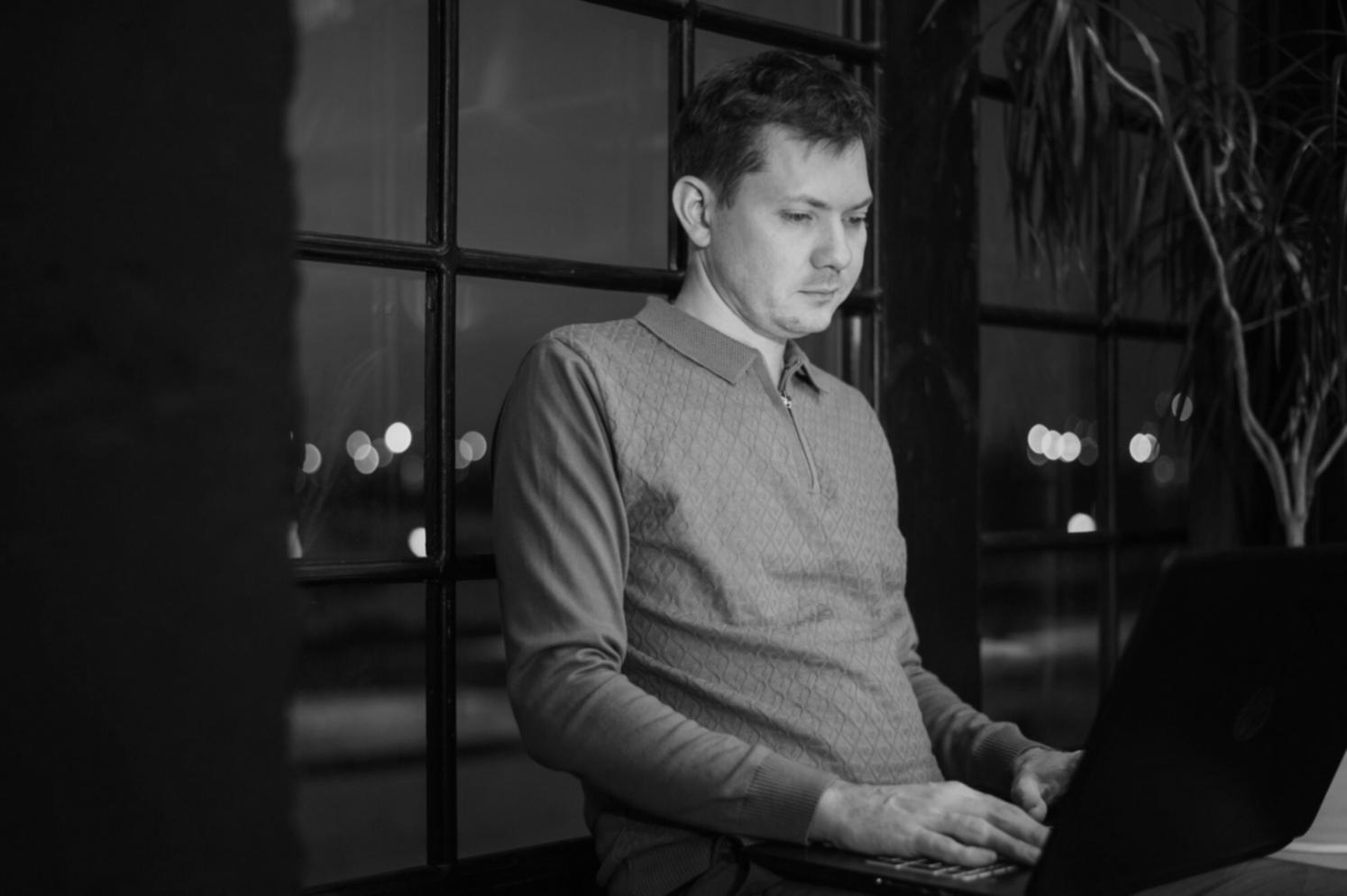 Proceso de investigación de usuarios en acción